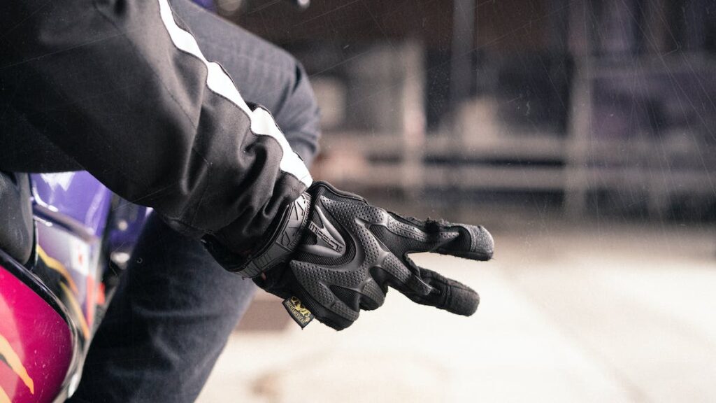 Best Heated Hand Gloves for Bike Riding